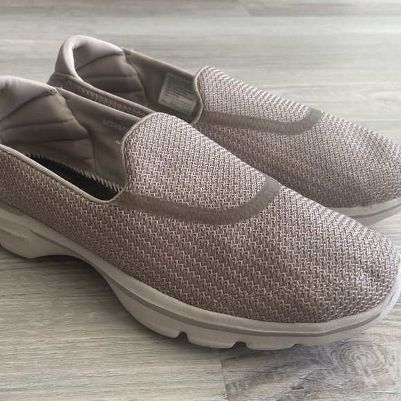 Skechers Shoes Beige Mesh Women's Size 7.5 GO Walk 3 Sporty Slip Ons Sneakers - Picture 2 of 8